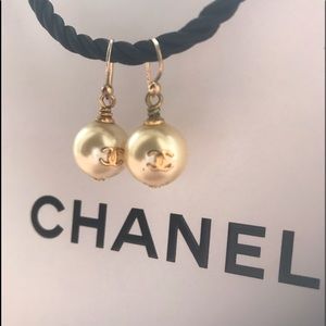 Chanel pearl earrings
